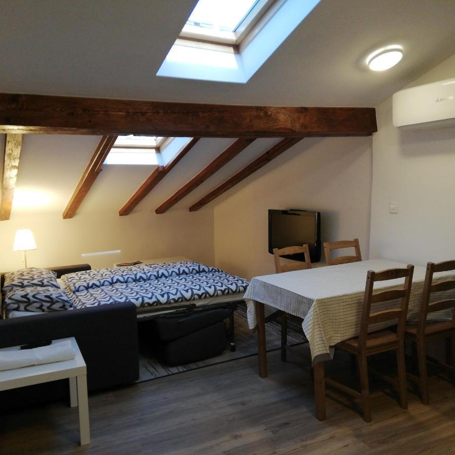 Apartma Gina *