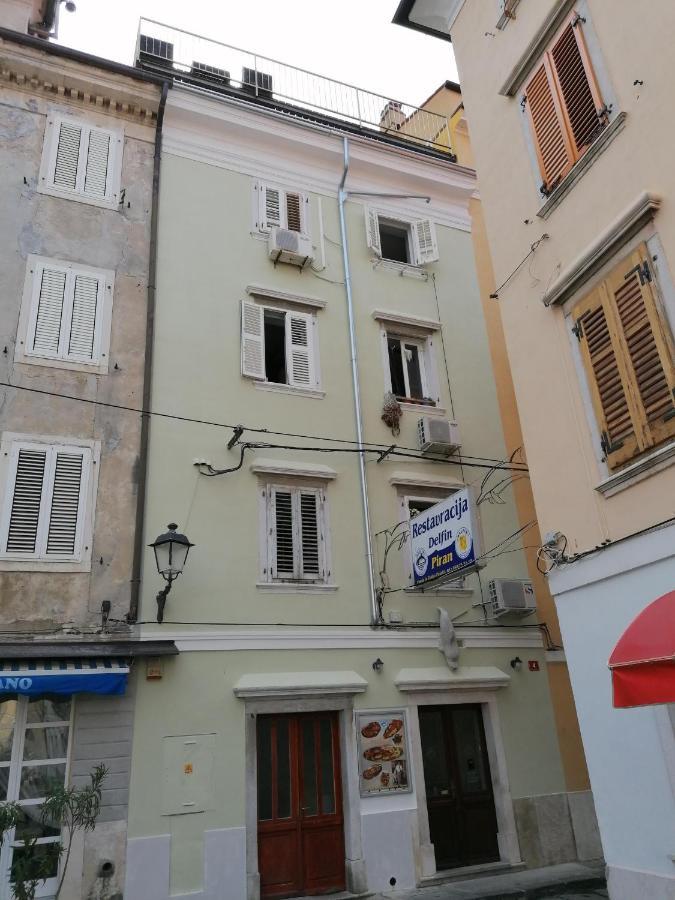 Gina Apartman *